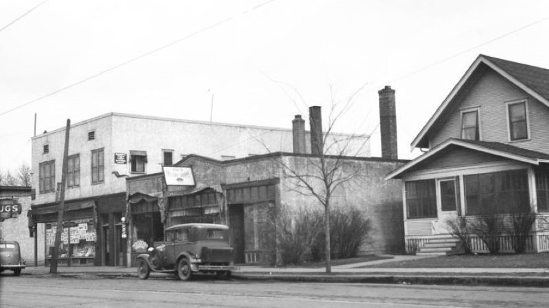 a black and white photo of a Minneapolis neighborhood